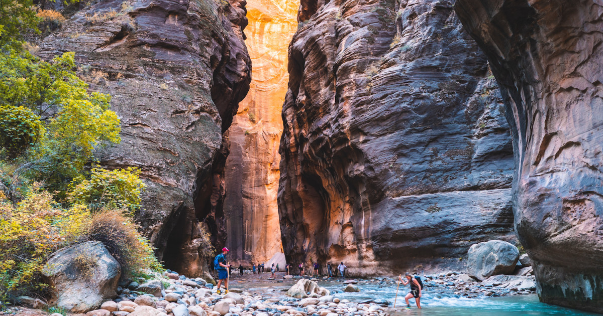 Khe núi hẹp mang tên The Narrows