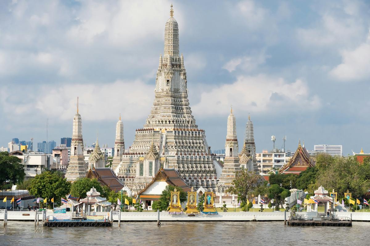 Du lịch Bangkok tìm về bình yên bên chùa Wat Arun