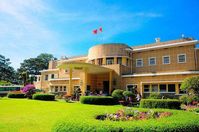 Địa điểm du lịch Đà Lạt: Bí mật dinh Bảo Đại và điều kỳ bí về con số 13