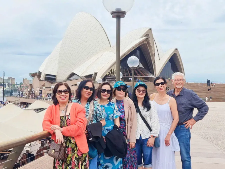 Du khách Việt Nam tại Nhà hát Opera Sydney, Úc