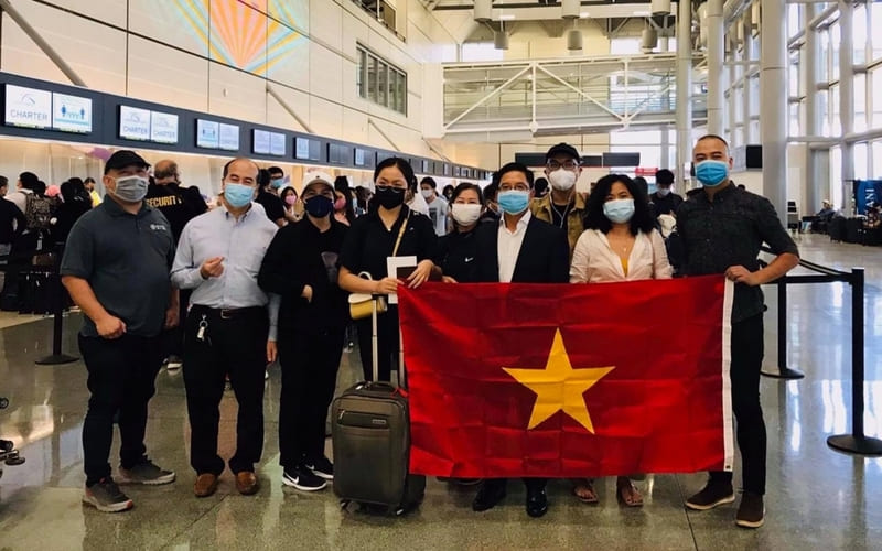 Hành khách Việt Nam chuẩn bị bay đến New York