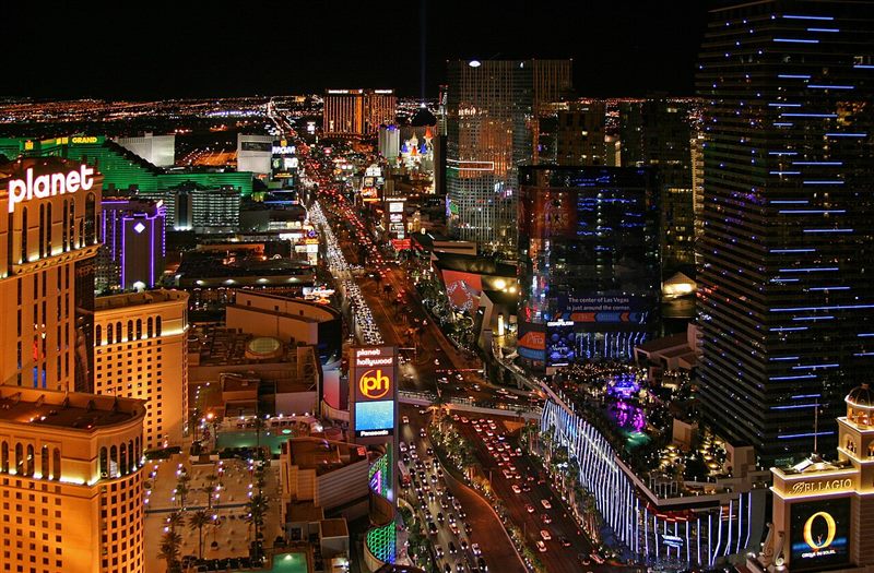 Đại lộ Las Vegas Strip lên đèn buổi tối