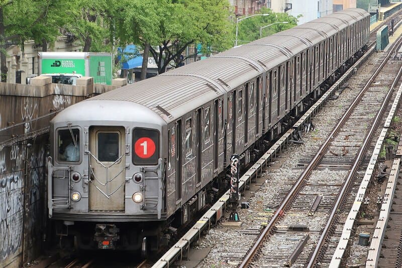 Tàu điện ngầm New York phục vụ di chuyển trong thành phố