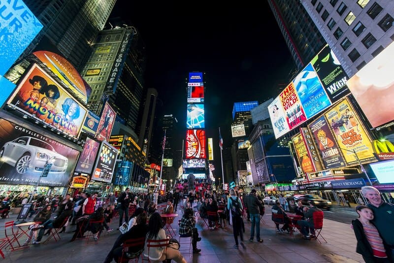 Quảng trường Times Square New York rực sáng về đêm