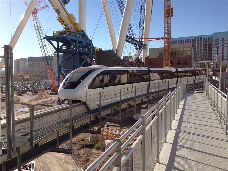 Tàu điện Monorail chạy dọc Strip Las Vegas