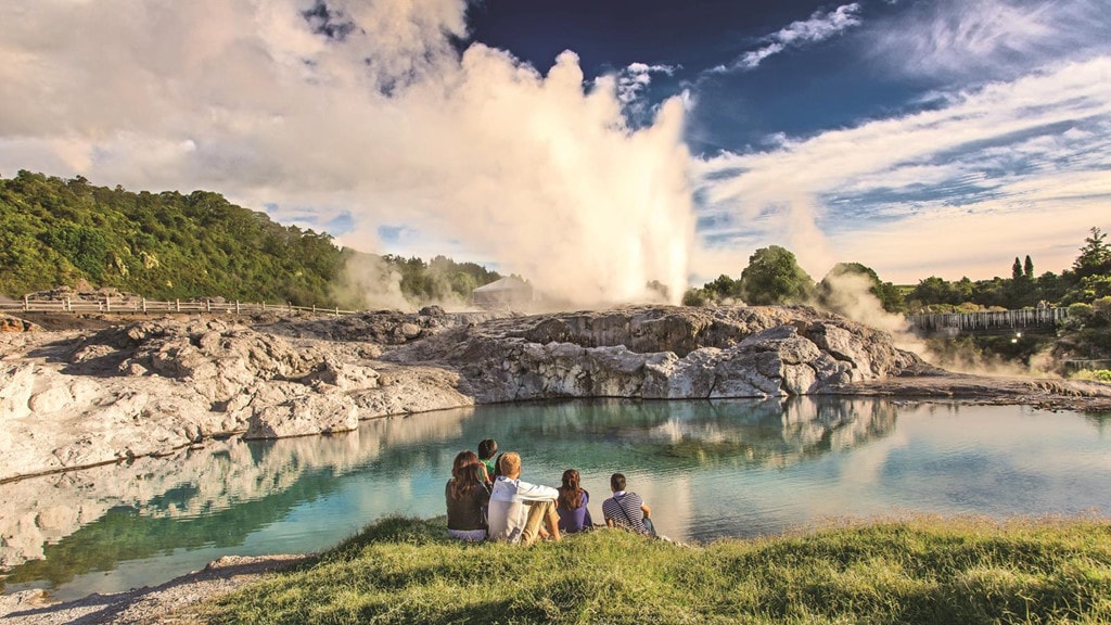 New Zealand: Vẻ đẹp của Rotorua, thành phố có mùi trứng thối
