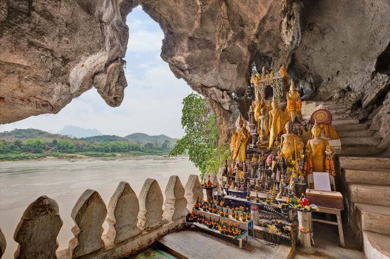 Hang động có hàng nghìn tượng Phật ở Lào