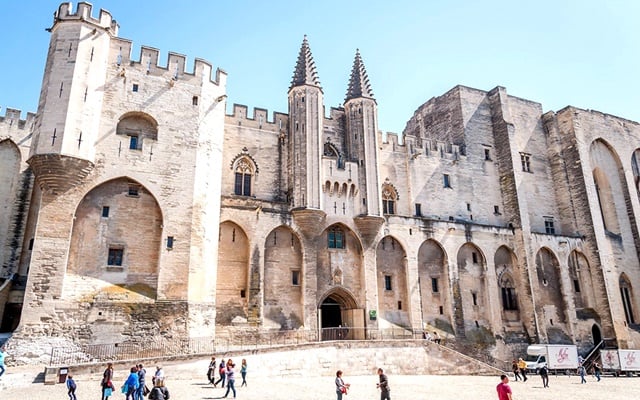 AVIGNON - THÀNH PHỐ CỔ XINH ĐẸP, YÊN BÌNH CỦA PHÁP