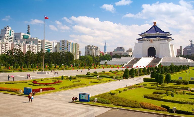 Quảng trường Trung Chính - nơi đặt đài tưởng niệm Tưởng Giới Thạch